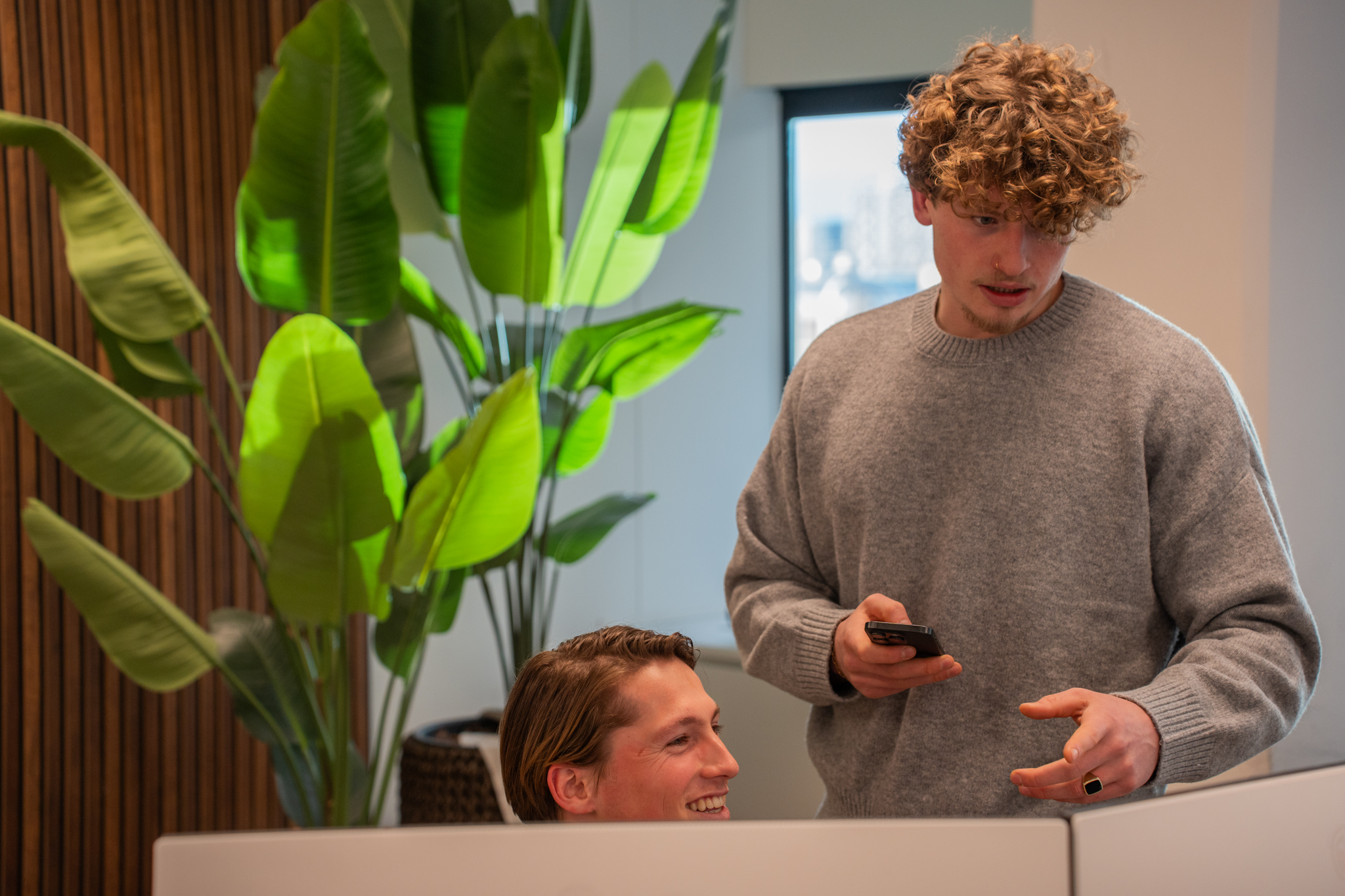 Werkdag op kantoor bij De Sjouwers