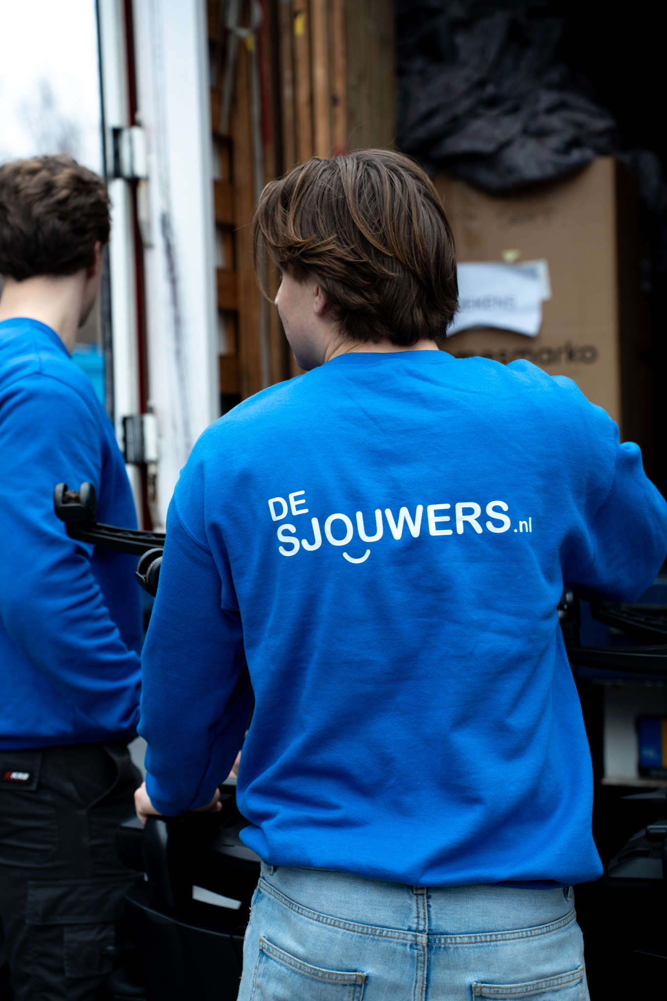 Sjouwers helpen bij klus van FFG